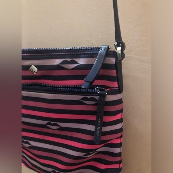 🔷 Kate Spade | Jae Nylon Pink Stripped Lips Crossbody Purse - Picture 2 of 9